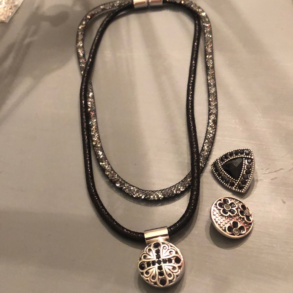Snapituppittsburgh necklace w three black snaps